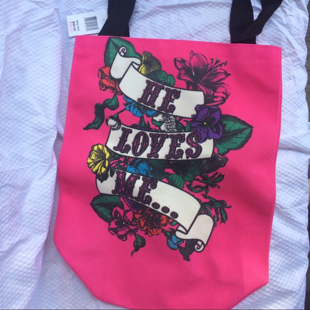Bright & bold Betsey tote